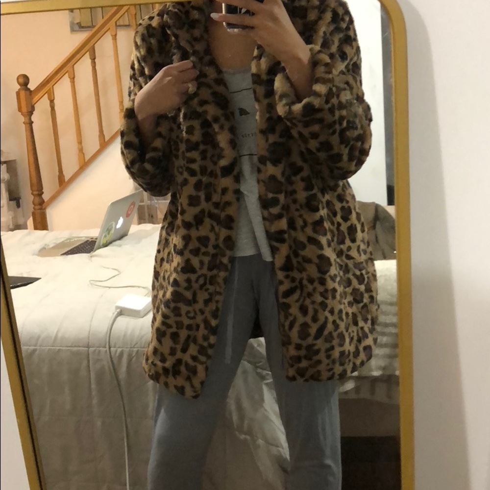 LAST ONE: Leopard Print Coat - Picture 5 of 5